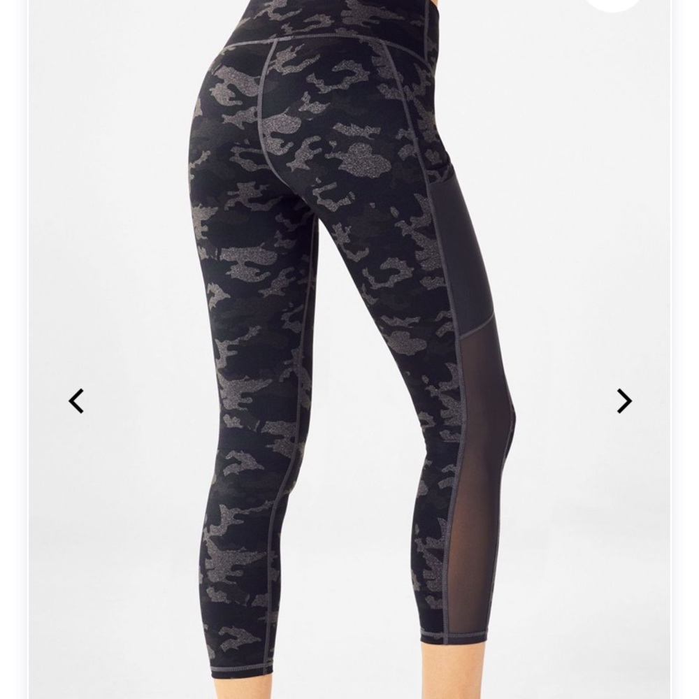 Fabletics mila pocket Capri high waisted camo